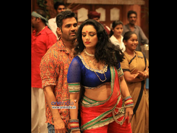 സുനില് ഷെട്ടിയും ശ്വേതാ മേനോനും