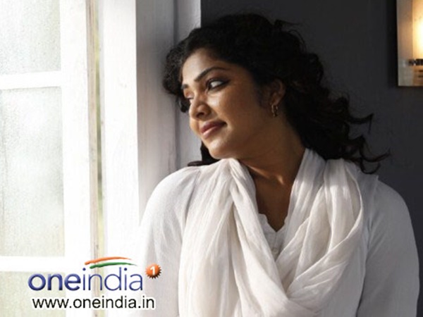 നീലത്താമര