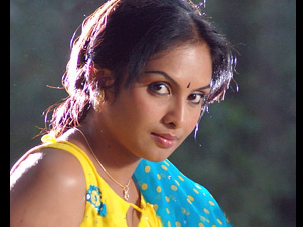 പാട്ട് കേള്ക്കുമ്പോള്