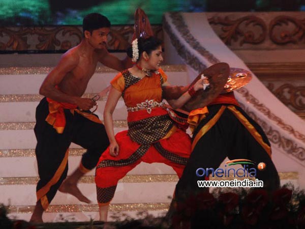 അഖില