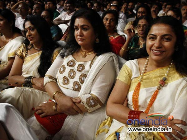 ഇന്നും നിറഞ്ഞ് നില്ക്കുന്നു