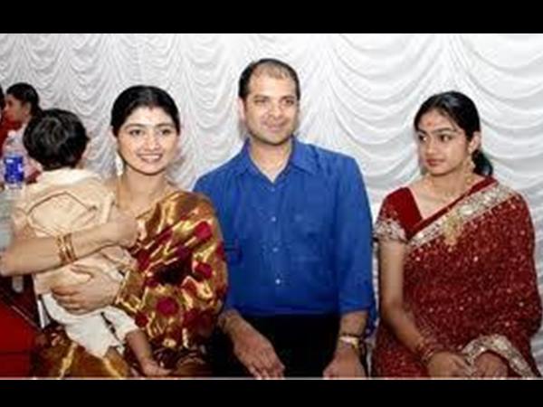 ദിവ്യയ്ക്കൊപ്പം
