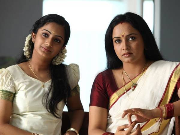 ആദ്യ ചിത്രം