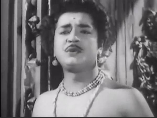 അന്നുനിന്നെ കണ്ടതില്പ്പിന്നെ.....