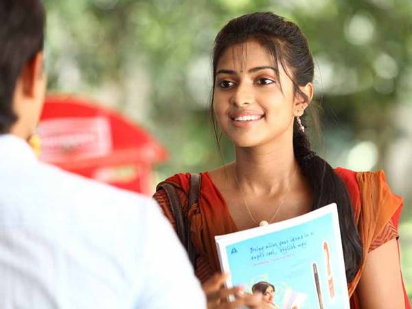 കാതലില് സ്വതപ്പുവത് എപ്പടി