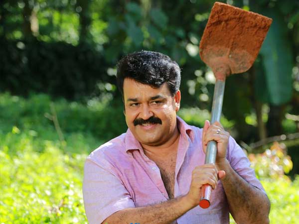 തൂമ്പയുമായി ലാലേട്ടന്