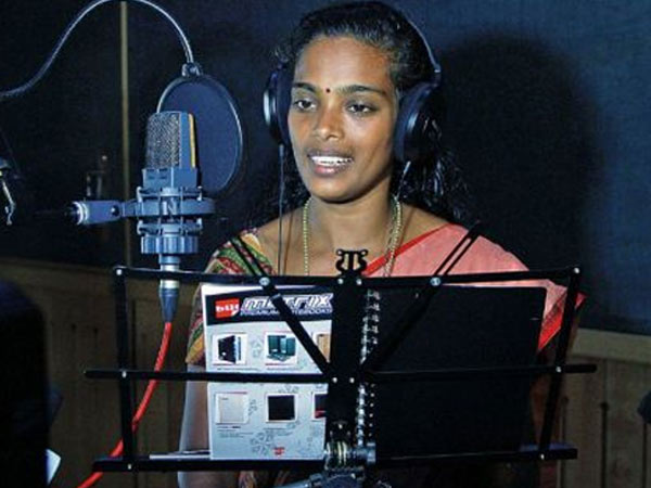 പഴയ ഗാനമേള പാട്ടുകാരി