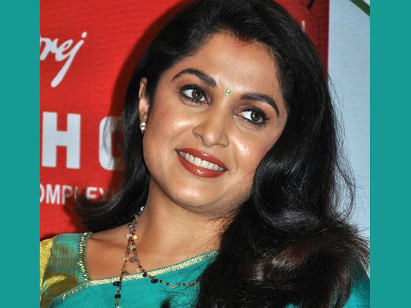 നേരം പുലരുമ്പോള്