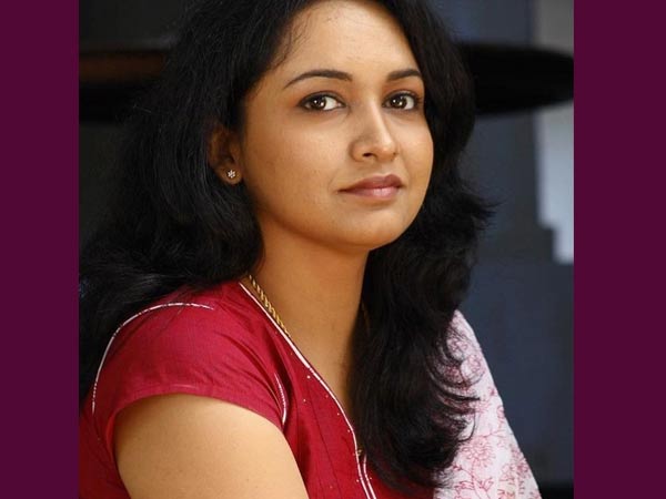 ആദ്യ പുരസ്കാരം ട്രാഫിക്കിലൂടെ