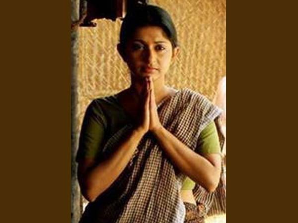 കയര് തൊഴിലാളിയായി മീര