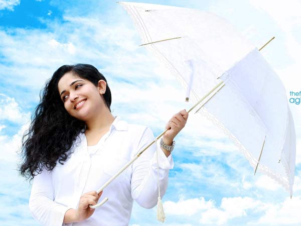 പഠനത്തിരക്കു കഴിഞ്ഞ് കാവ്യ തിരിച്ചെത്തുന്നു