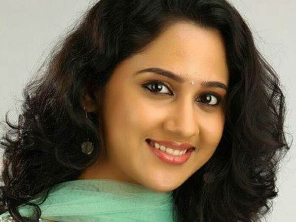 ഒരു സ്മാള് ഫാമിലിയിലൂടെ സിനിമയിലേക്ക്