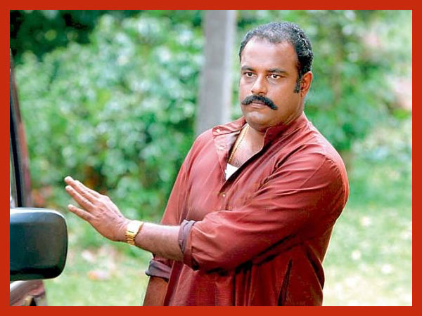 ആദ്യ ചിത്രത്തില് മൂന്നു റോളുകള്