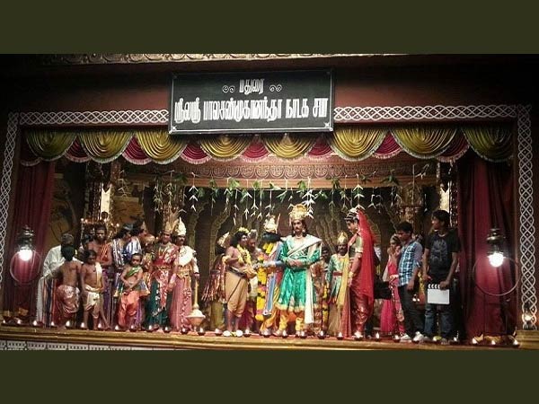 നാടകവുമായി ബന്ധപ്പെട്ട കഥാസന്ദര്ഭങ്ങള്