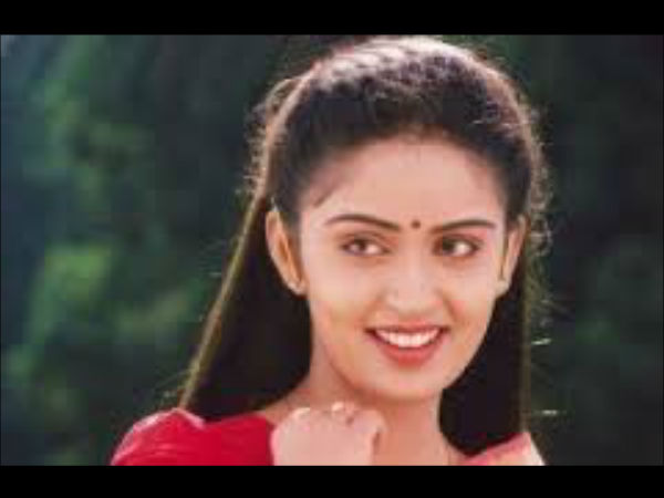 കാലമെല്ലാം കാതല് വാഴ്കയിലൂടെ തമിഴിലേക്ക്