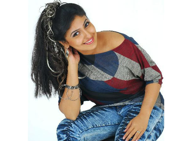സഹനടിയായും നടിയായും തമിഴില്