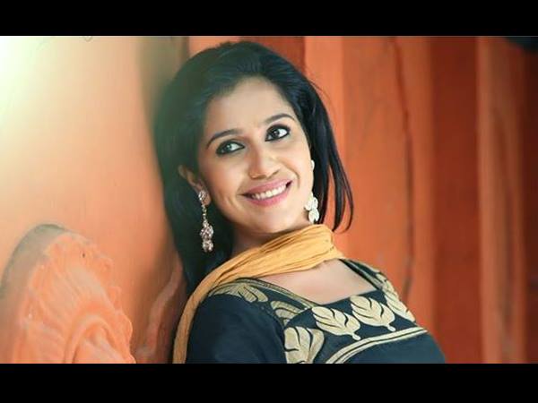 കംഫര്ട്ടബിള് അല്ല