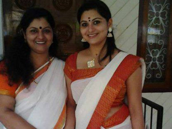 അമ്മയ്ക്കൊപ്പം