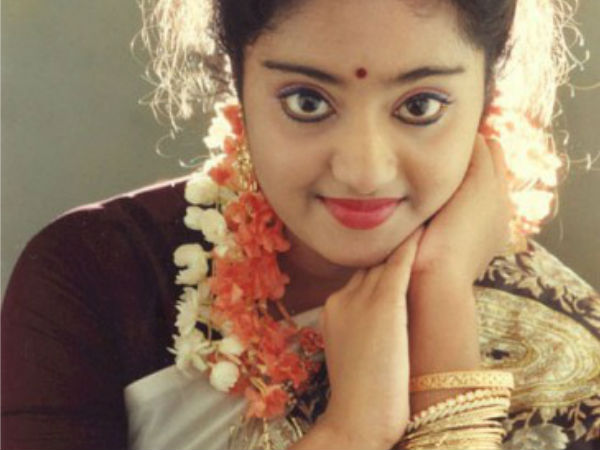 ചാര്മിളയെ ഓര്മപ്പെടുത്തുന്നു