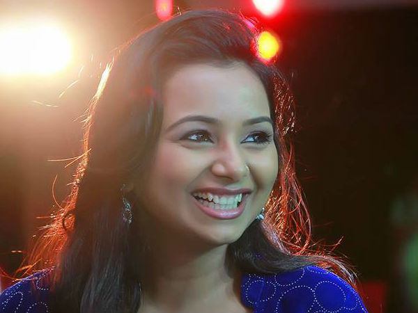 10:30 എഎം ലോക്കല് കോള്