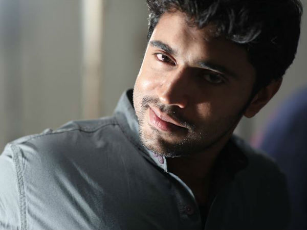 അരികില് ഒരാള്