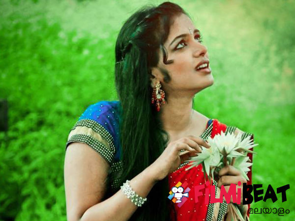മാളവിയ്ക്ക് സമ്മാനം