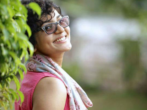 പാര്വ്വതി നായരാണ്
