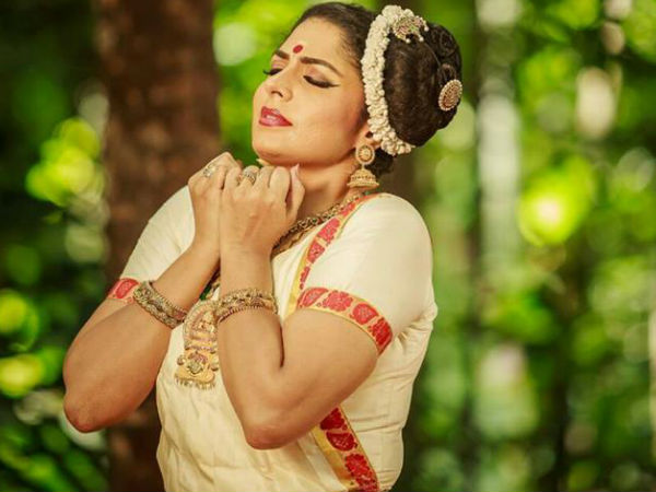 വര്ഷത്തെ കാത്തിരിക്കുന്നു