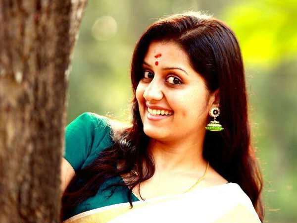 നായികയായി
