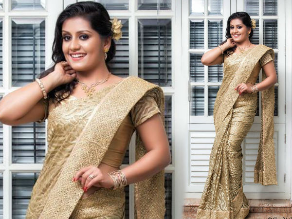 വര്ഷം ക്ലിക്കായി