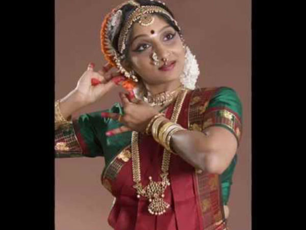 നര്ത്തകി