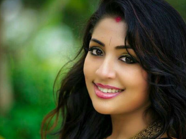 നവ്യ നായര്