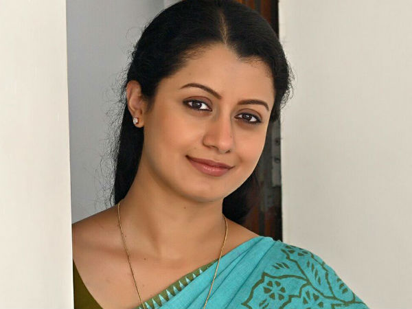 റീനു മാത്യൂസ്