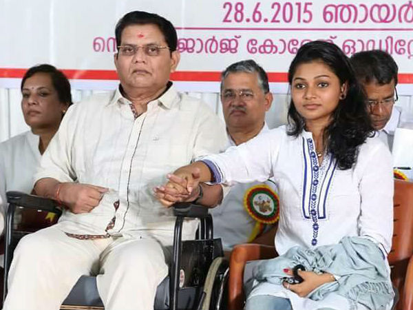 അച്ഛനെ ഒന്ന് കാണാന് മാത്രം