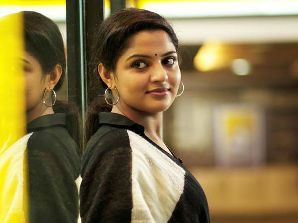 നിഖില വിമല്