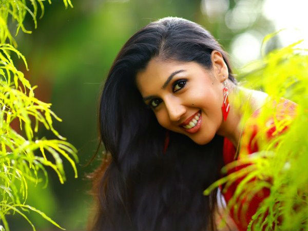 ബാംഗ്ലൂര് കാരിയായ റോസിന്