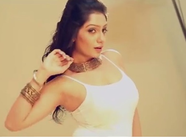 aryaa aryaa