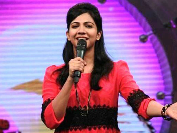 അവതാരകയില് നിന്ന് നായിക