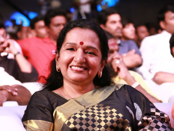 വിജയ് യുടെ അമ്മ