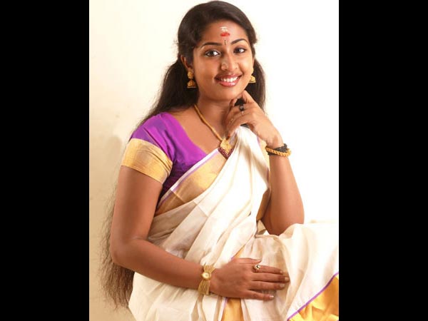 നൃത്തത്തില് സജീവമാകുന്നു