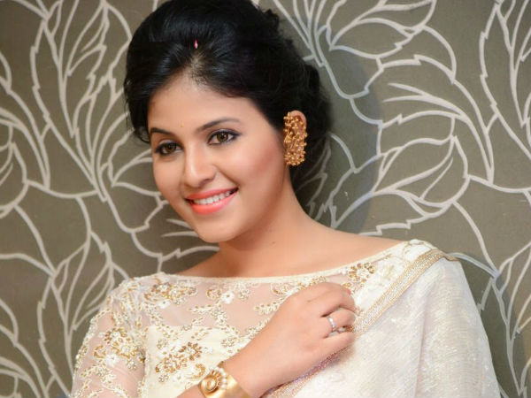 അഞ്ജലി പ്രണയത്തില്