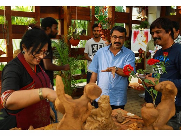 ഓണ് ദ റോക്ക്സിലൂടെ തിരിച്ചെത്തുന്നു