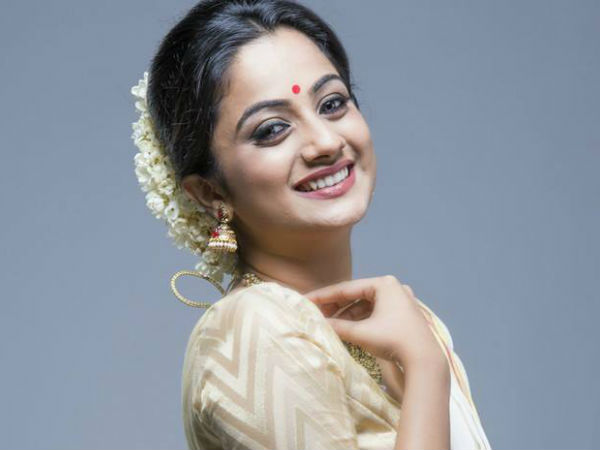 ചന്ദ്രേട്ടന് എവിടെയാ