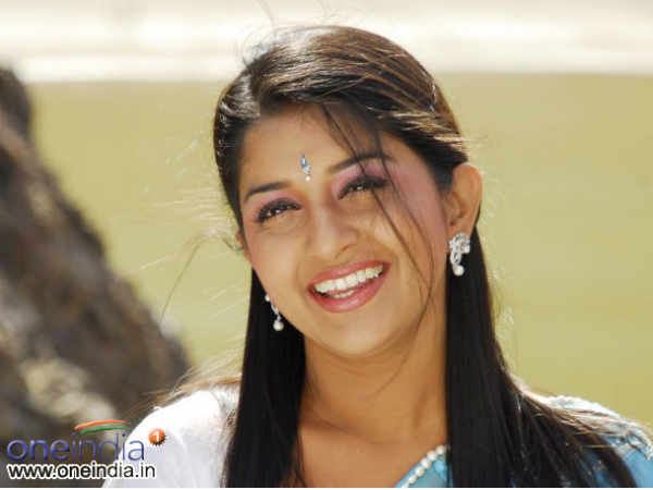 മീരജാസ്മിന്റെ കുടുംബവും സ്വത്ത് തര്ക്കവും