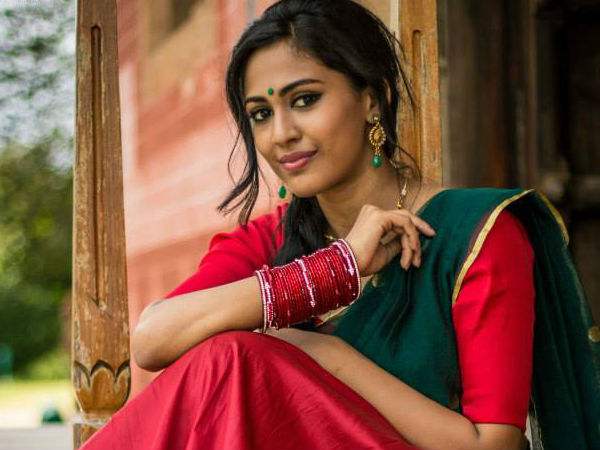 അപര്ണ വിനോദ്