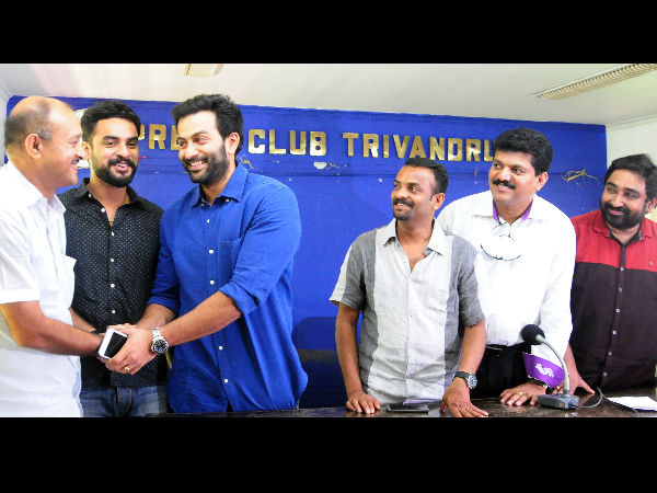 പ്രസ്സമീറ്റിനെത്തിയവര്