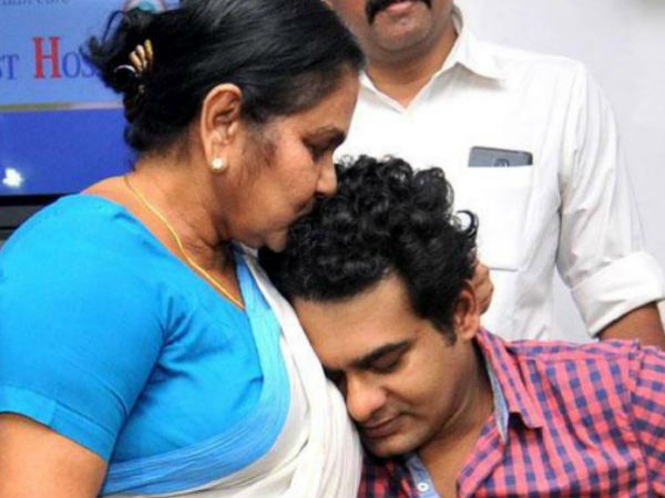 കണ്ണീരോടെ ലളിത