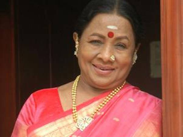അഞ്ച് മുഖ്യമന്ത്രിമാര്ക്കൊപ്പം സിനിമയില്