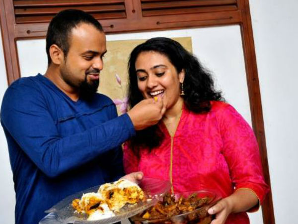 ഭാര്യയോട് ചേര്ന്നിരിയ്ക്കാന് ഇഷ്ടം