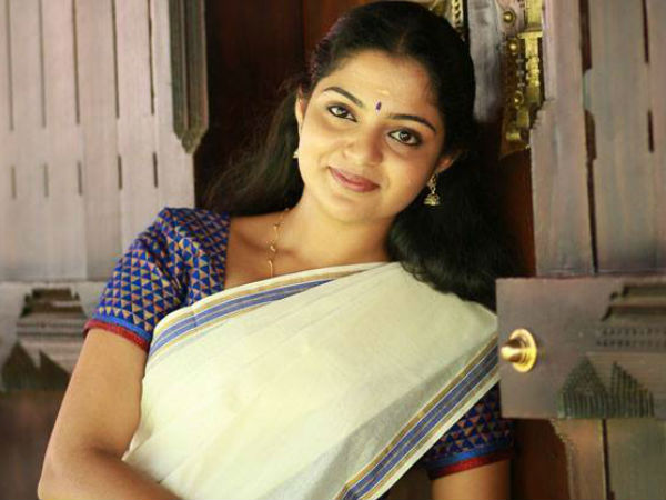 നിഖില വിമല്